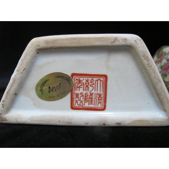 Chinese Famille Rose Medallion Bird & Flower Design Wall Pocket Vase Pair For Sale - Image 15 of 15