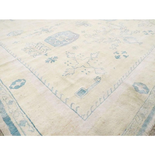 Galerie Shabab Collection Mid-20th Century Indian Cotton Agra Carpet For Sale In New York - Image 6 of 7