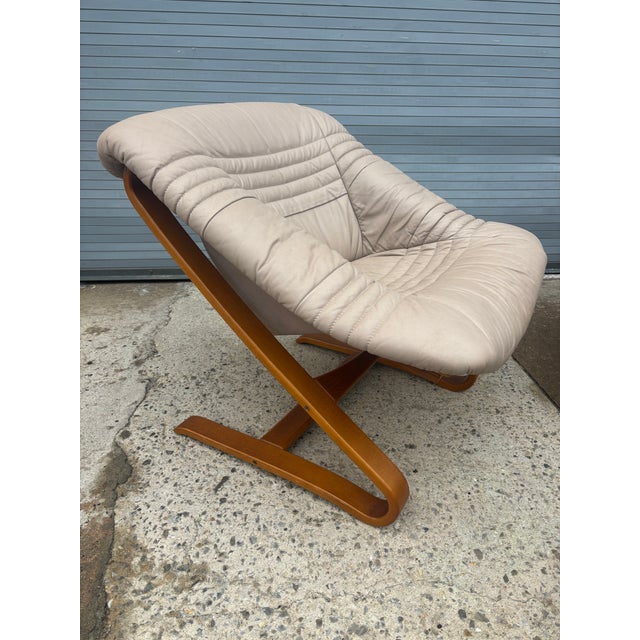 Mid-Century Modern 1990s Pair of Scandinavian Cantilevered Molded Teak Plywood Lounge Chairs For Sale - Image 3 of 10