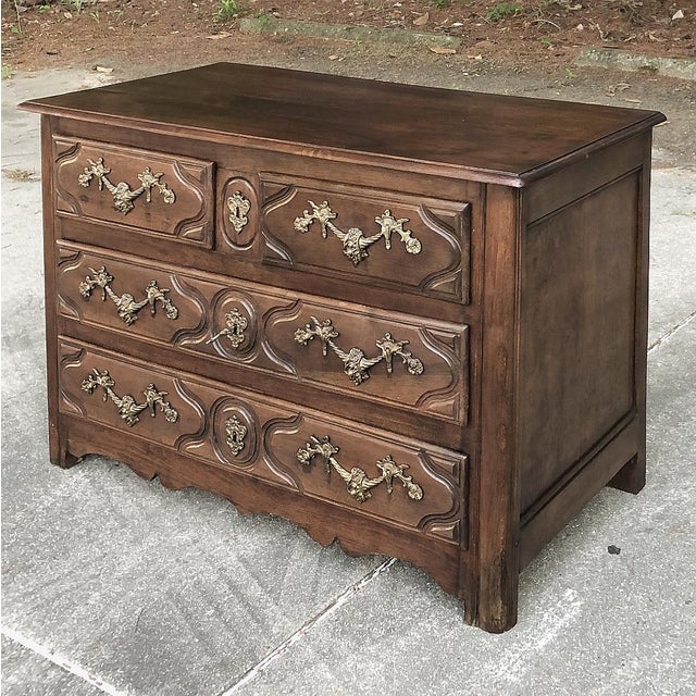 French Early 19th Century French Louis XIV Walnut Commode For Sale - Image 3 of 15