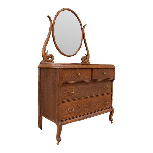 Early 20th Century Marvel Furniture & Co Quarter-Sawn Dresser With Mirror For Sale
