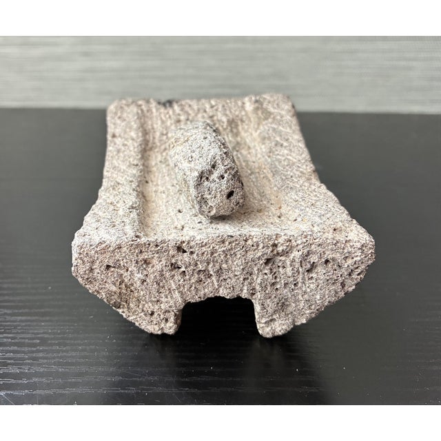 Stone Pre-Columbian Costa Rican Metate and Mano Volcanic Rock Grinding Stone For Sale - Image 7 of 11