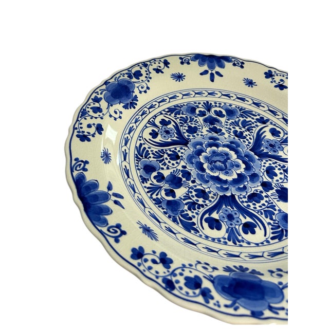 Vintage Royal Delft Hand-Painted Floral Wall Plate by H. De Jong, 1960 For Sale - Image 3 of 6