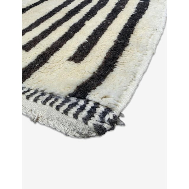 Contemporary Contemporary Beni Mrirt Wool Rug - 7.5 X 4.2 Ft For Sale - Image 3 of 6