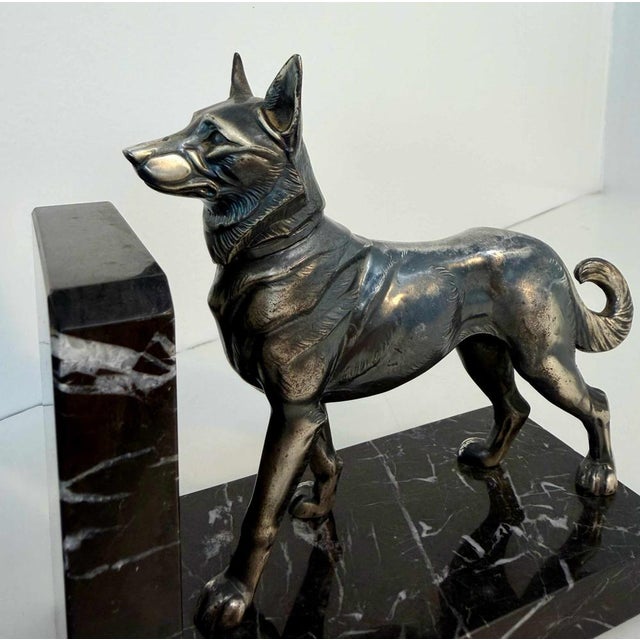 1930s Art Deco French Bookends with Wolf Dogs in Silver Patinated Metal, 1930s, Set of 2 For Sale - Image 5 of 9