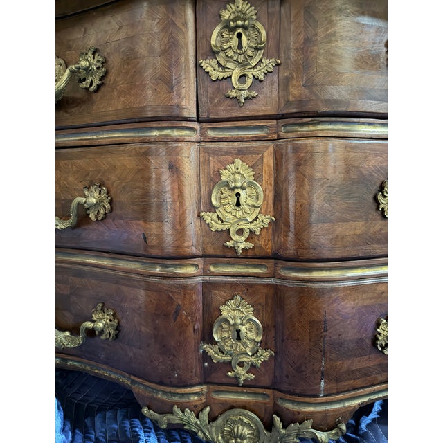 Late 18th Century French Louis XV Style Bombe/Commode For Sale - Image 10 of 12