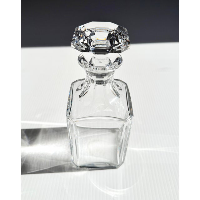 Gorgeous vintage decanter in excellent condition.