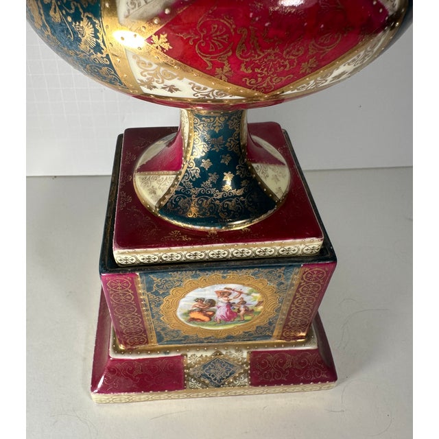 19th Century Large Royal Vienna Porcelain Urn. For Sale - Image 10 of 14