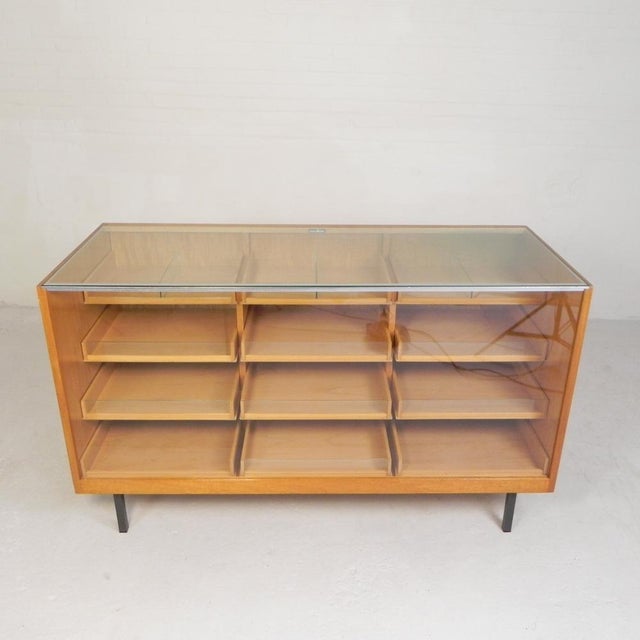 Sturdy and characterful counter by Ladenbau Brixius, 1950s, with 12 practical drawers. with a length of 150 cm, this...