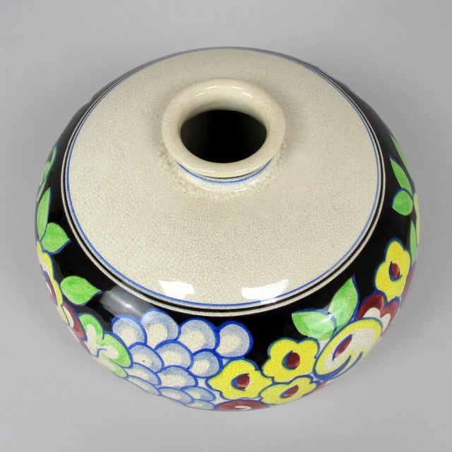 French Art Deco Hand-Painted Vase, 1930s, in Flawless conditions. Designed 1920 to 1949