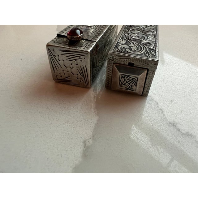 Art Nouveau Large Collection of Antique Silver Makeup, Lipstick, Snuff and Pill Boxes With Perfume Bottles For Sale - Image 3 of 13