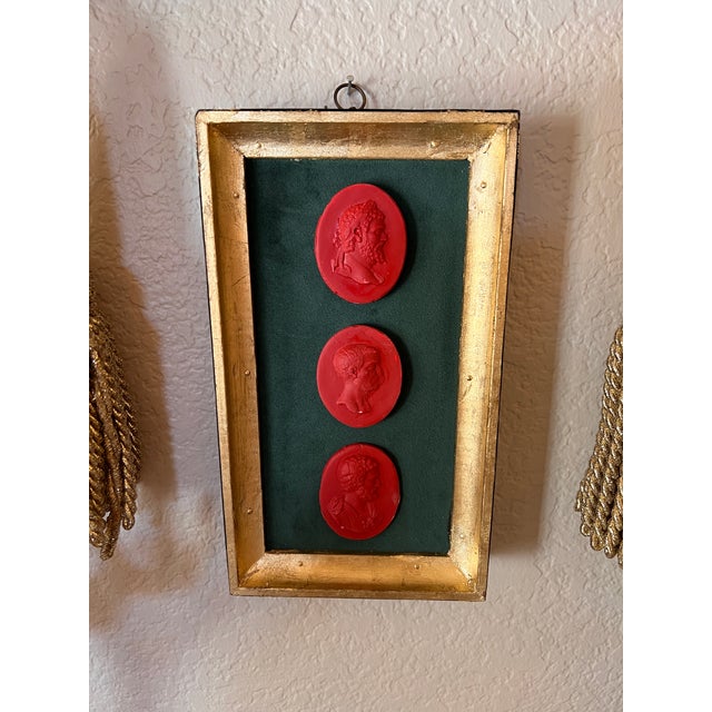 Classical Georgian Inspired Red Cast Emperor Profile Set on the Green Velvet & Gilt Frame For Sale In Palm Springs - Image 6 of 11
