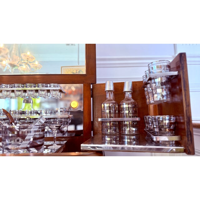 A Rare Functioning Art Deco Philco Radiobar 1937. Complete Original Glassware. For Sale - Image 16 of 16