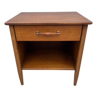 1950s Henredon Walnut 1 Drawer Nightstand For Sale