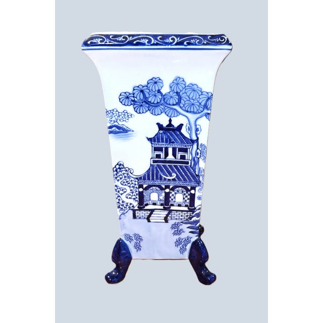 Chinoiserie Vase With Pagoda Scene and Sculptural Feet For Sale In New York - Image 6 of 11