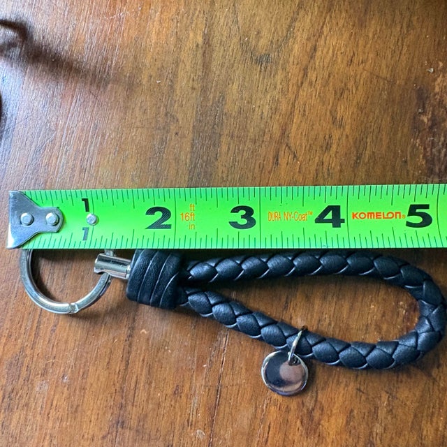 Bottega Veneta Brand New - Bottega Veneta Nappa Leather Key Chain, With Original Box and Felt Pouch For Sale - Image 4 of 11