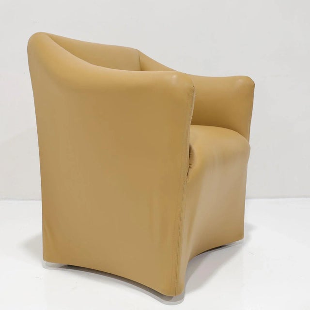 Designed by Mario Bellini for Cassina in 1973, the Model Piccola Tentazione is the petite yet captivating version of this...