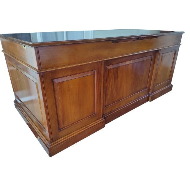 1980s Vintage Solid Cherry Double Pedestal Executive Desk by Stickley For Sale - Image 5 of 14