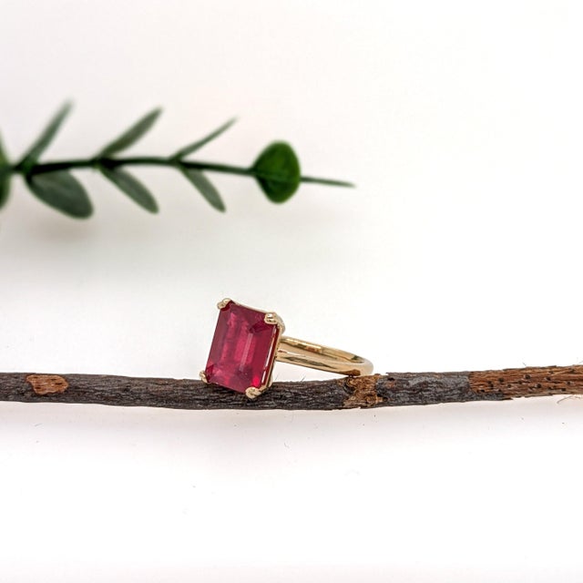 4.81cts Madagascar Solitaire Ruby Ring in Solid 14k Gold, Emerald Cut 10x8mm, Size 6.75 For Sale - Image 4 of 6