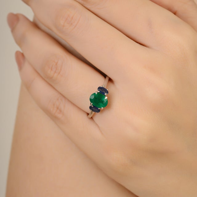 Classic Oval Cut Emerald Blue Sapphire Trinity Ring Size 5 in 14k White Gold For Sale - Image 4 of 14