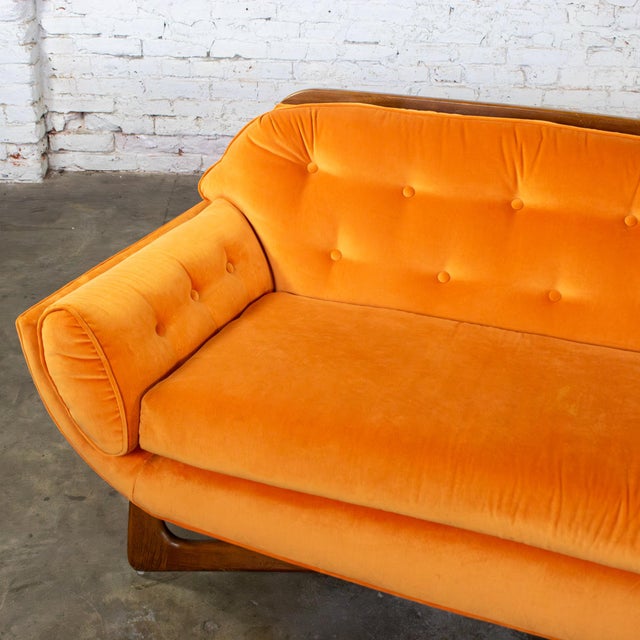 Mid-20th Century MCM Adrian Pearsall Style Gondola Sofa Orange Velveteen Fabric For Sale - Image 10 of 18