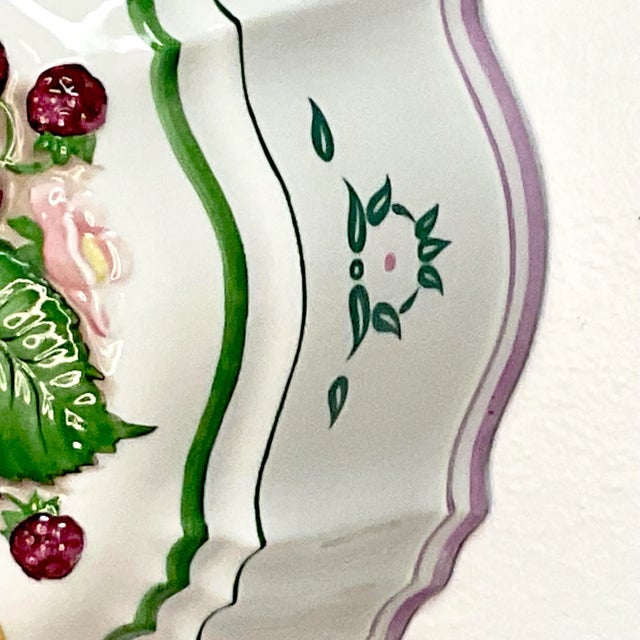 1986 Vintage French Country Le Cordon Blu Porcelain Mold Wall Decor With Raspberries. For Sale - Image 9 of 10