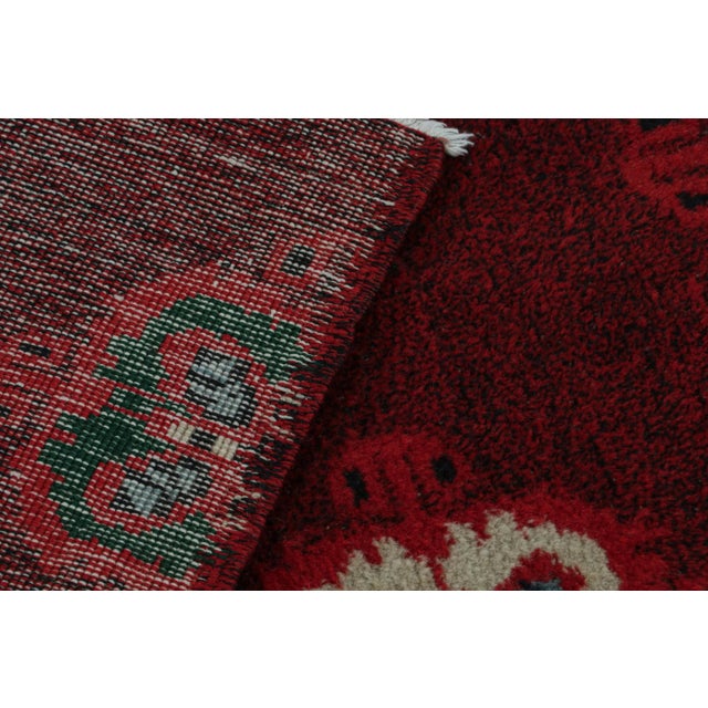 Textile 1960s Vintage Zeki Müren Rug in Red With Geometric Patterns For Sale - Image 7 of 7