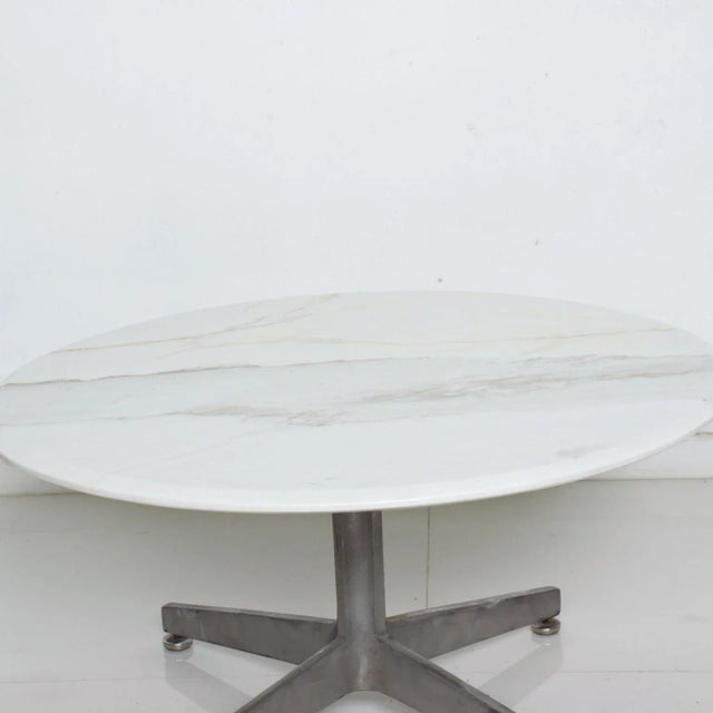 1960s Knoll Style Round Marble Coffee Table Star Base For Sale In San Diego - Image 6 of 10