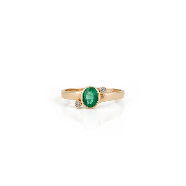 Native American 14k Yellow Gold Oval Natural Emerald & Diamond Bezel-Set Ring Size 6 for Women For Sale - Image 3 of 13