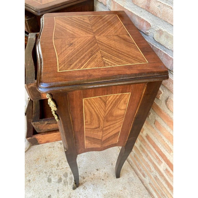 French Louis XV Tulipwood Veneer Bedside Tables or Nightstands, Set of 2 For Sale - Image 14 of 18