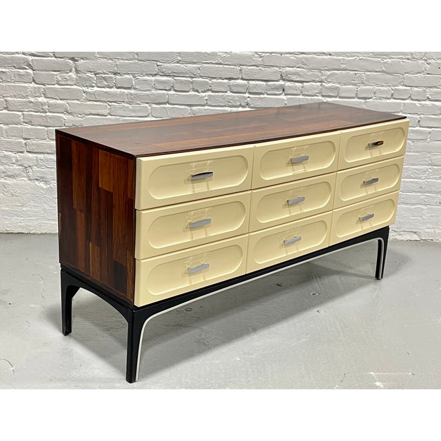 Mid Century Modern Plastic + Rosewood Credenza / Long Dresser by Vallieres, C. 1960's For Sale In New York - Image 6 of 12