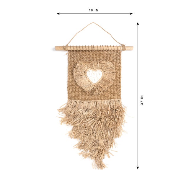 Loving Heart Wall Art Straw Natural, handmade by Indonesia artist.