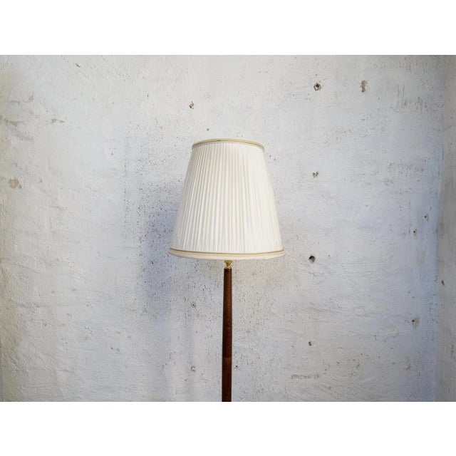 Mid-Century Brass & Polished Wood Floor Lamp from Böhlmarks, Sweden, 1940s For Sale - Image 4 of 12