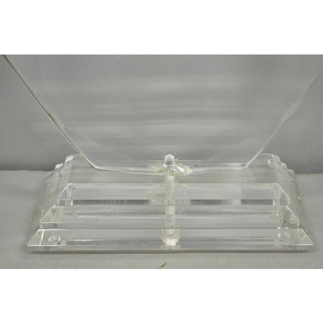 White Vintage Mid Century Modern Faceted Hexagon Diamond Clear Lucite Table Lamp For Sale - Image 8 of 12