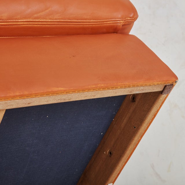 A ‘DS-76/107’ leather lounge chair produced by the renowned Swiss furniture manufacturer De Sede in the 1970s. This...