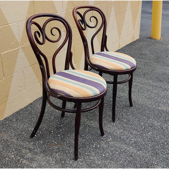 Early 20th Century Matching Pair of Vintage Thonet-Style Dark Bentwood Bistro Chairs For Sale - Image 10 of 10