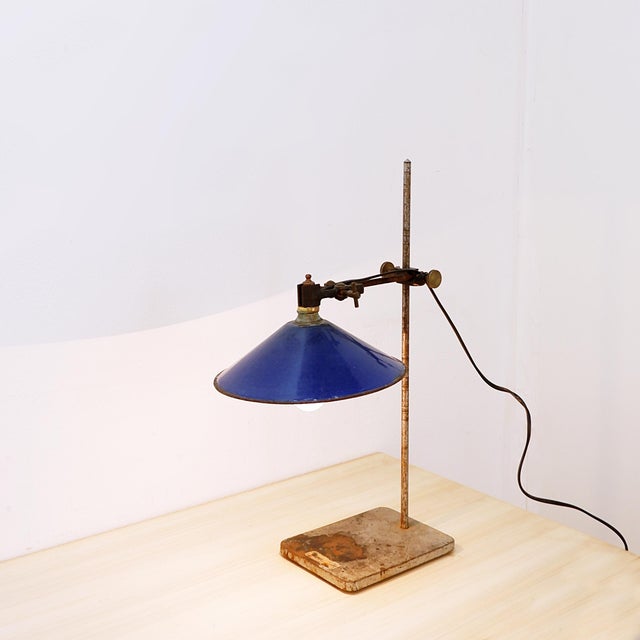 Industrial - Vintage furniture Measures : 31x21cm - H:52cm Materials : Metal - Enameled Vintage industrial desk lamp...