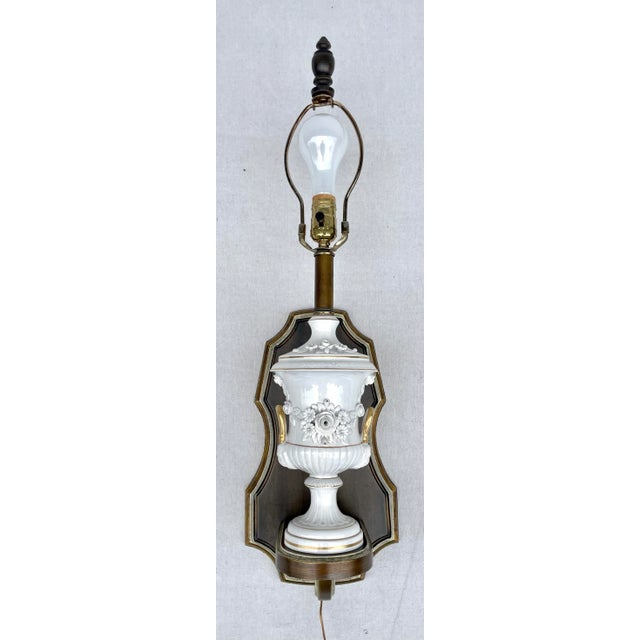 French 1950s Hollywood Regency Wall Mount Porcelain Urn Lamp Sconce For Sale - Image 3 of 13