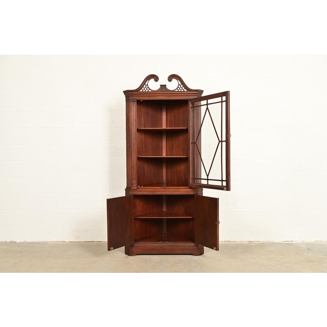Mid 20th Century Baker Furniture Style Georgian Flame Mahogany Corner Cabinet, Circa 1940s For Sale - Image 5 of 10