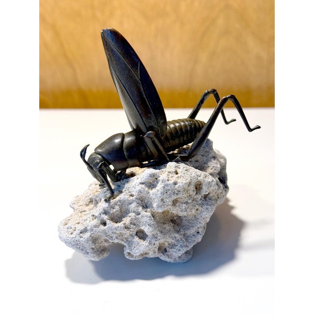 Japanese Articulate Bronze Grasshopper Jizai Okimono Myochin Linage Signed For Sale - Image 12 of 16
