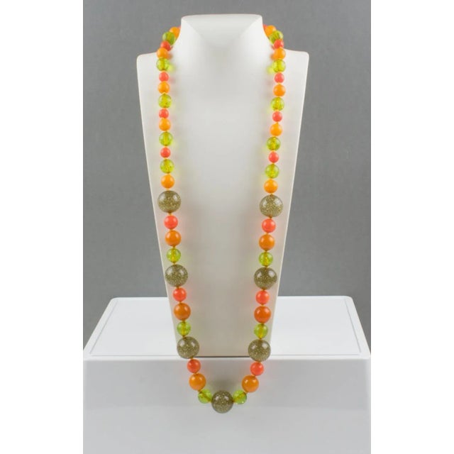 Bakelite and Lucite Necklace Extra Long Shape Orange Green and Glitter Beads For Sale - Image 9 of 12