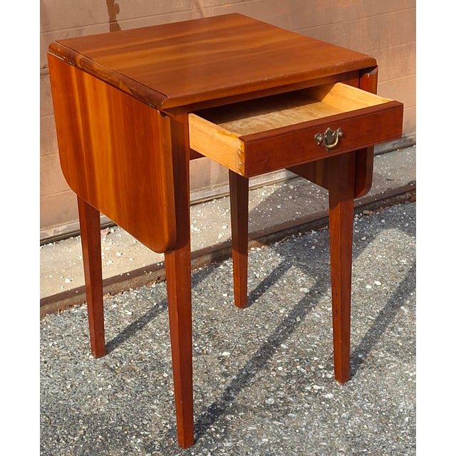 Traditional Mid 20th Century American Federal Style Solid Cherry Single Drawer Drop-Leaf Side Table For Sale - Image 3 of 14