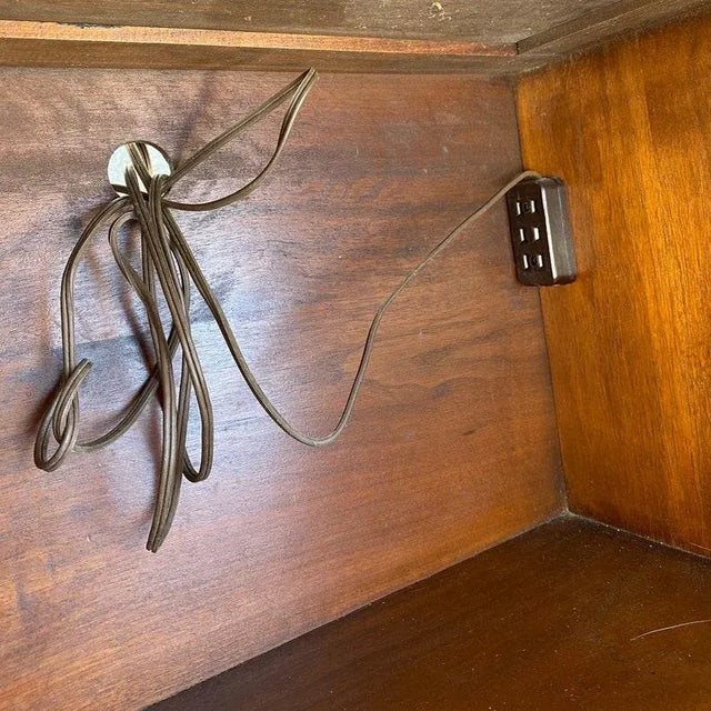 Chocolate Chinoiserie Nightstand by Henredon Tansu Vintage Dark Wood & Brass Asian Hollywood Regency Campaign Chinese Charging End Table For Sale - Image 8 of 10