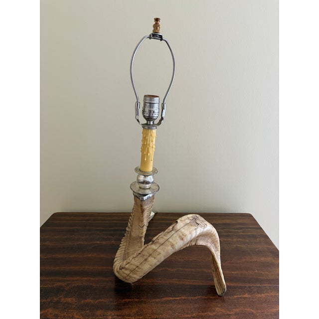 Late 20th Century Vintage Ram’s Horn Table Lamp – Rustic English Country House Style Lighting For Sale - Image 5 of 11