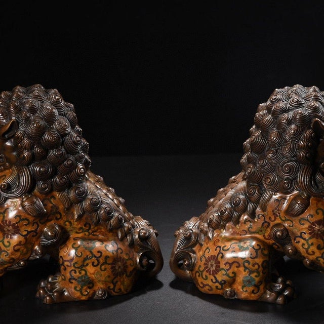 Traditional Pair of Cloisonne Enameled Guardian Lions – 10" Foo Dogs With Intricate Floral Motifs For Sale - Image 3 of 9