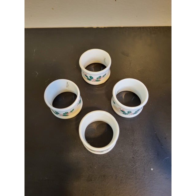 Beautiful vintage Holly Ribbon International, made in Taiwan. Each piece features a classic holly plant design. Timeless.