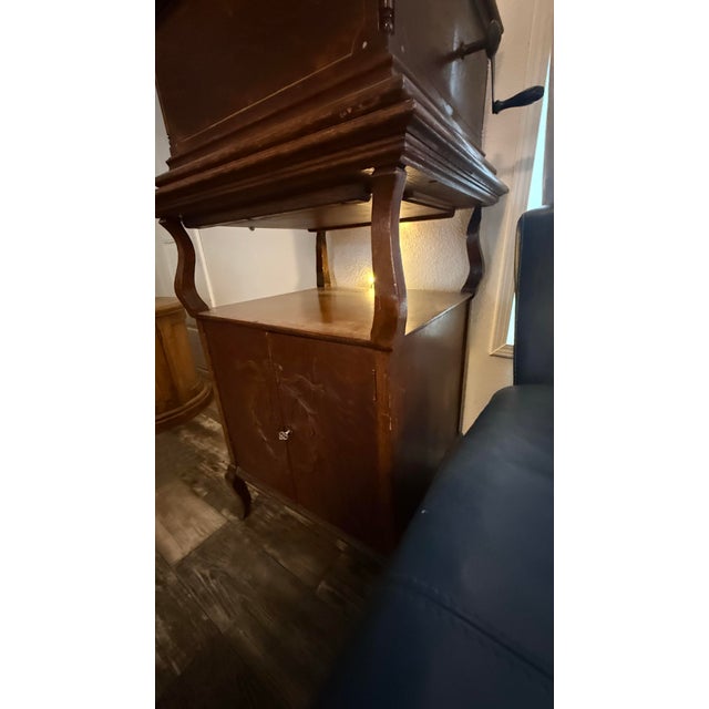 Wood Antique Regina 15.5-Inch Disc Music Box With Original Oak Cabinet Stand & 18 Discs For Sale - Image 7 of 10