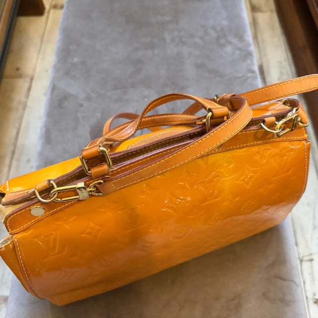 A 2002 Louis Vuitton Brea Monogram Yellow Vernis Patent Leather Shoulder Bag For Sale - Image 13 of 18