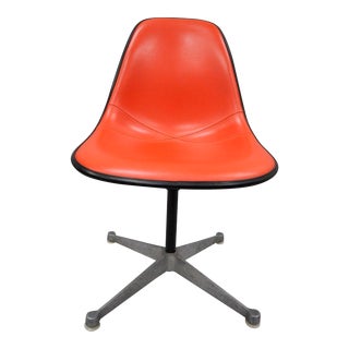Vintage Herman Miller Eames Fiberglass Shell Swivel Chair For Sale