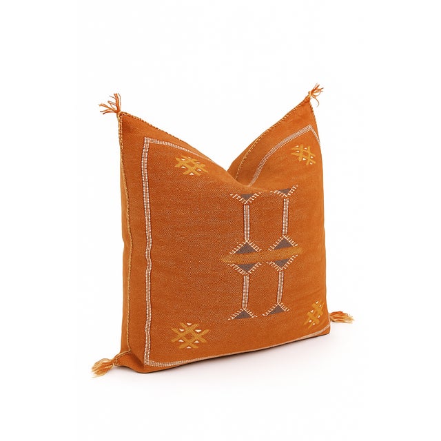 2020s Handwoven Moroccan Cactus Silk Pillow Cover For Sale - Image 5 of 11